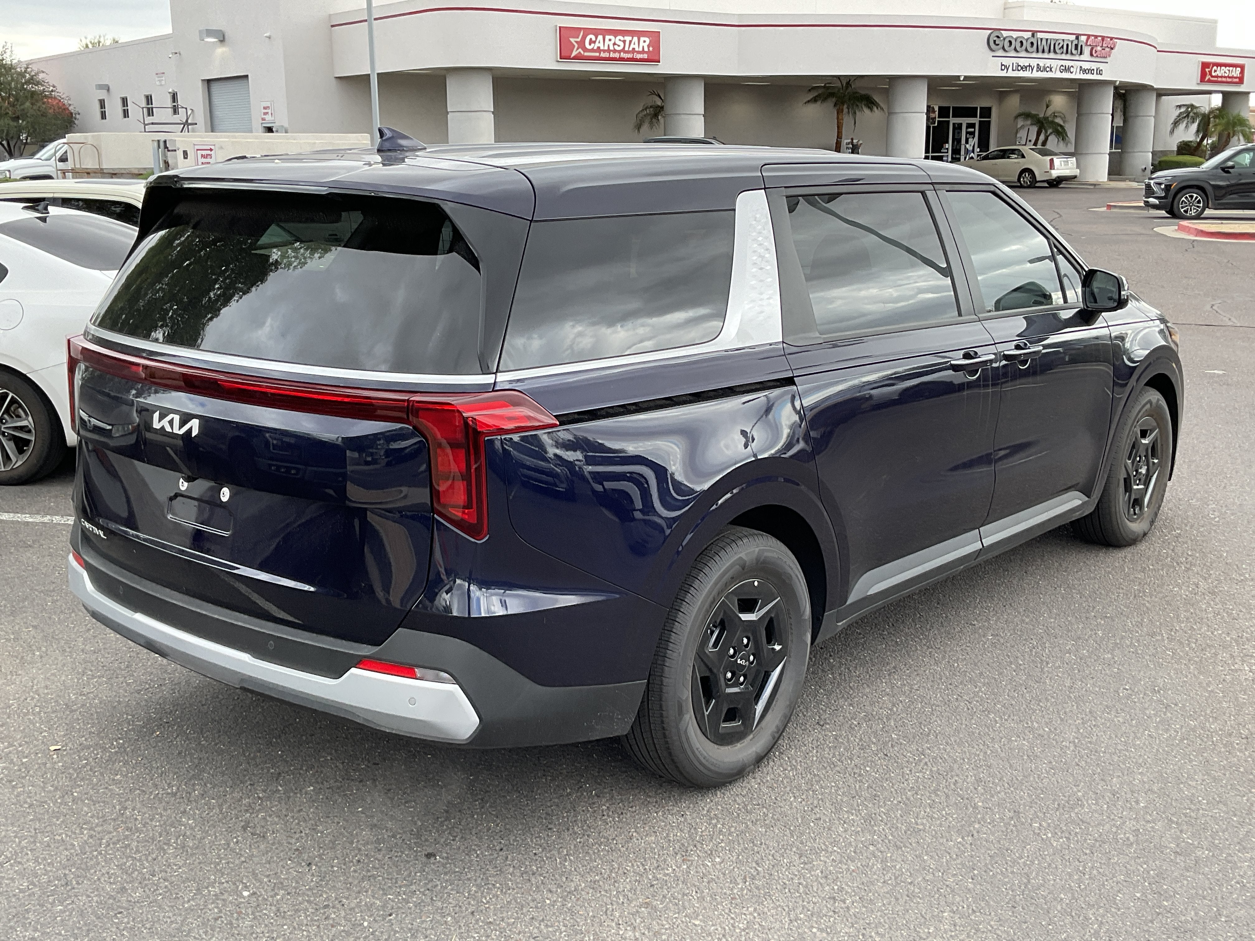 2027 Kia Carnival LX