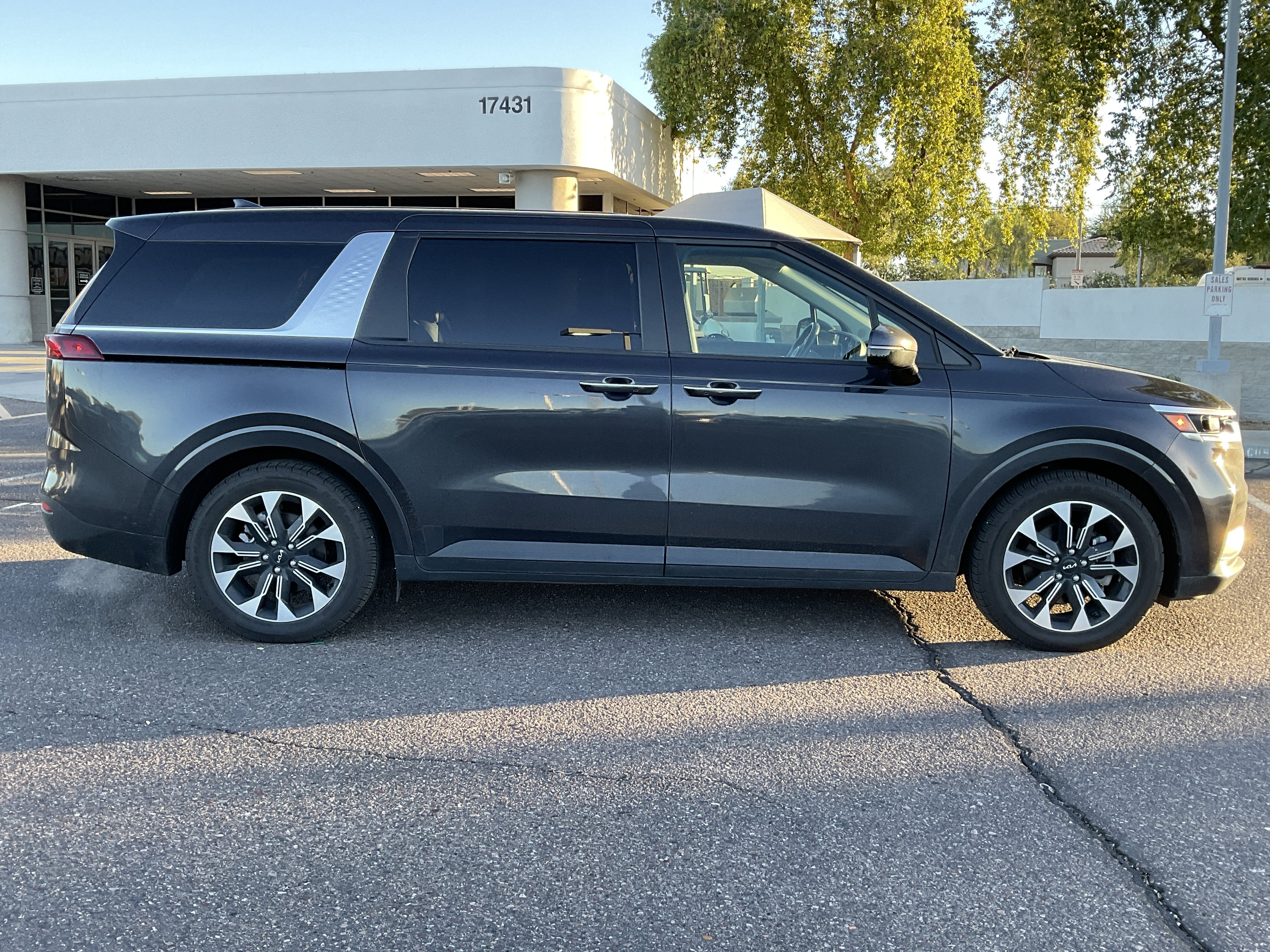 2024 Kia Carnival EX