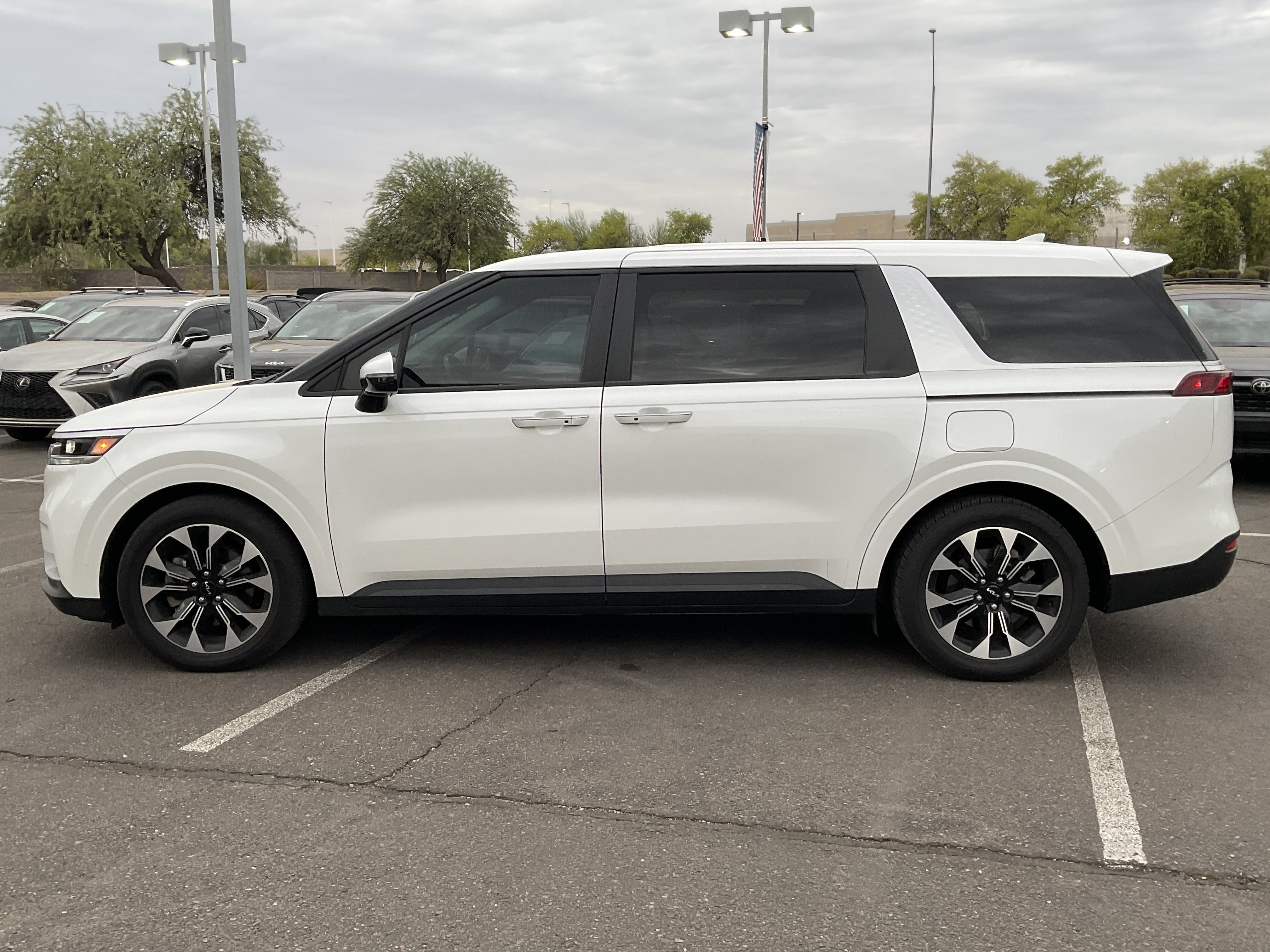 2023 Kia Carnival EX