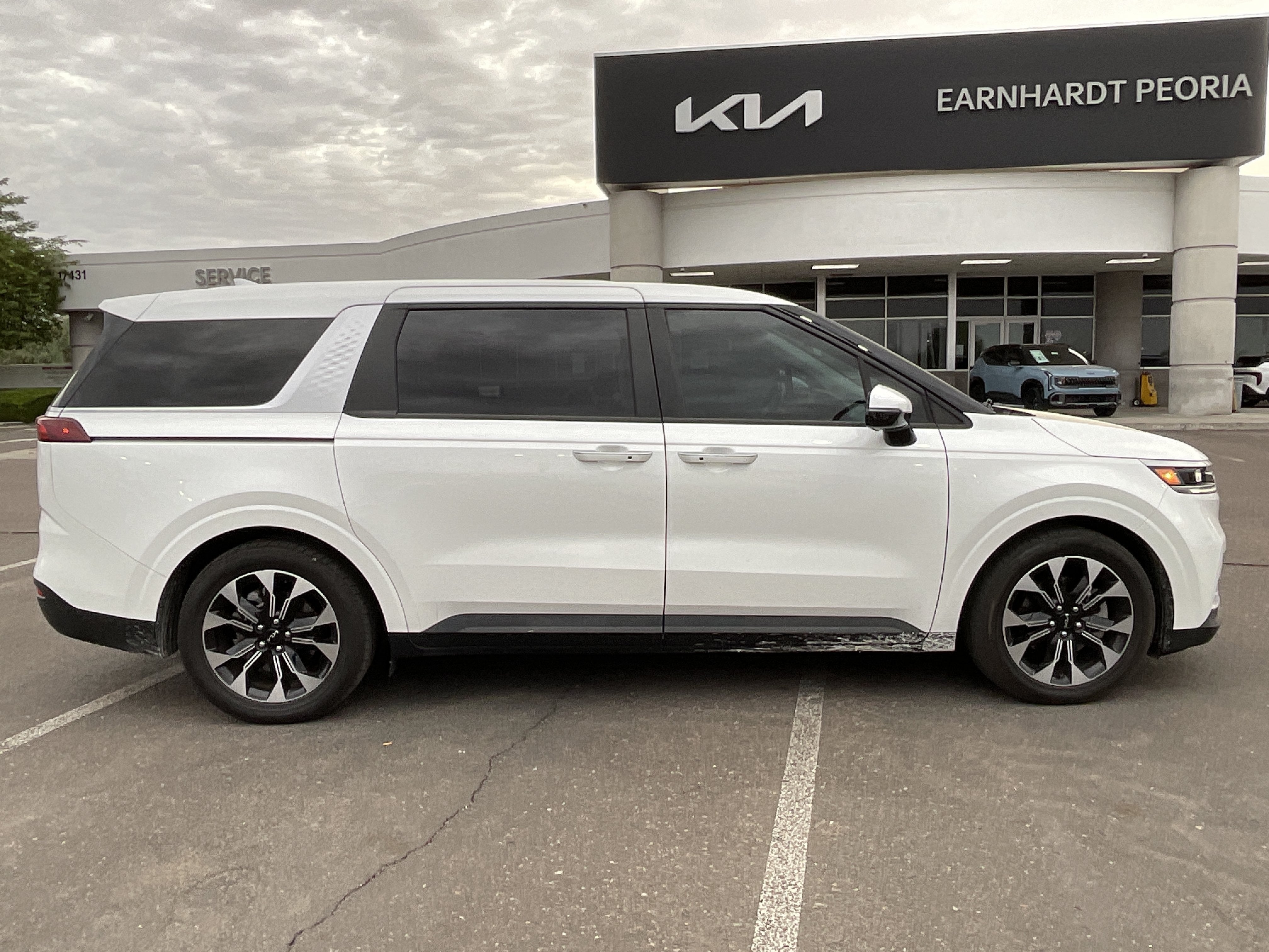 2023 Kia Carnival EX