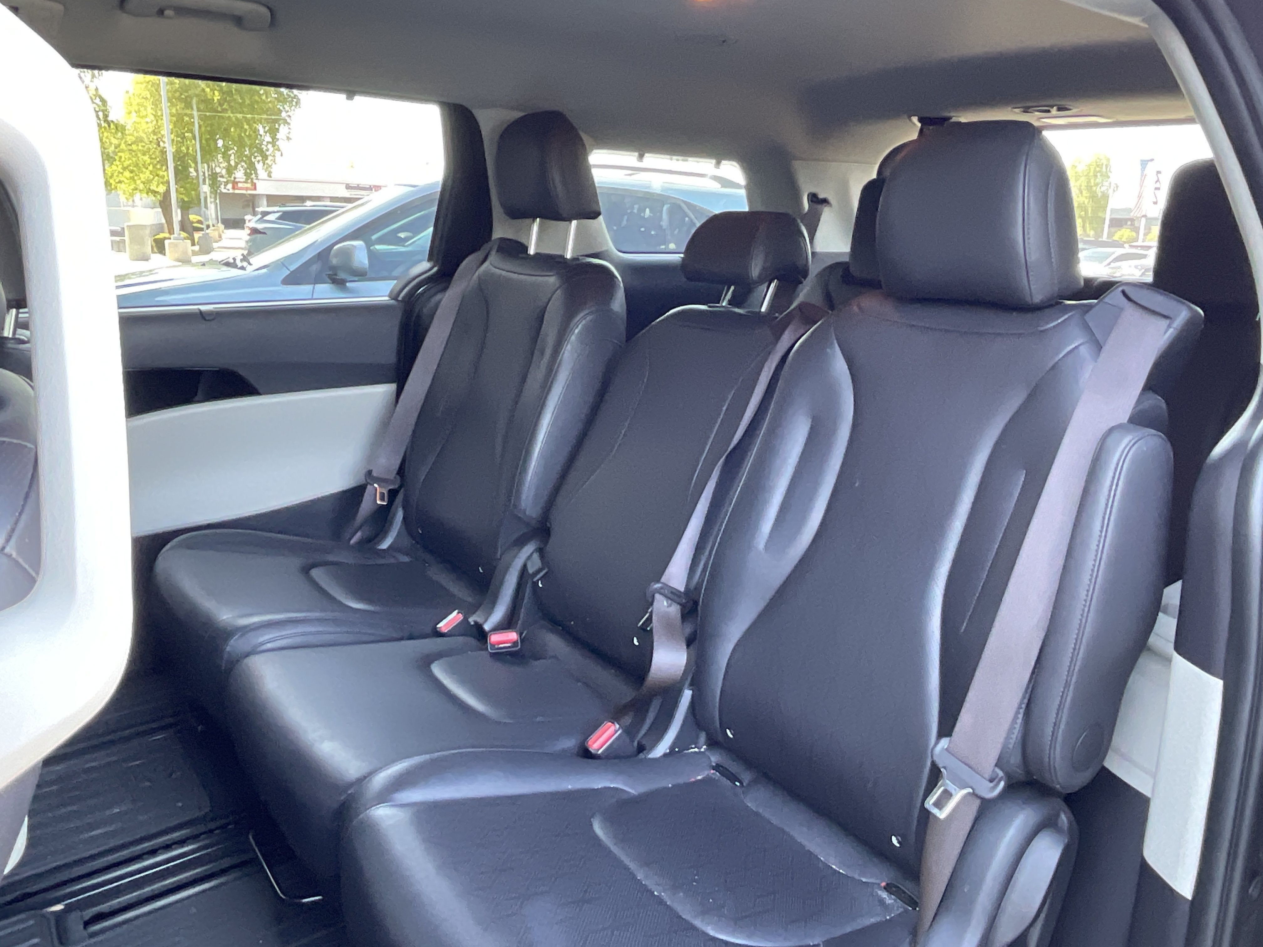 2024 Kia Carnival EX* 1 OWNER