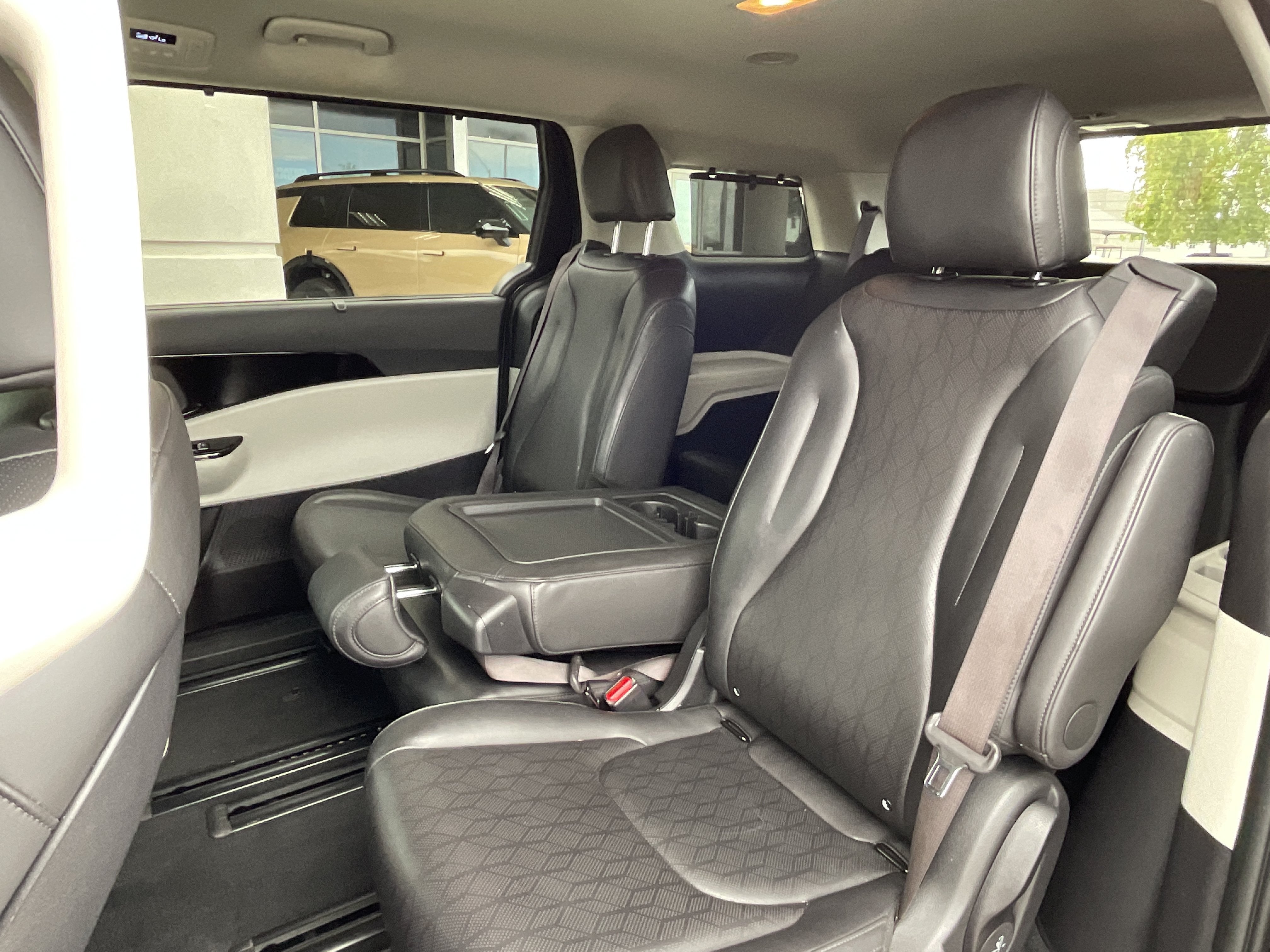 2024 Kia Carnival EX* 1 OWNER