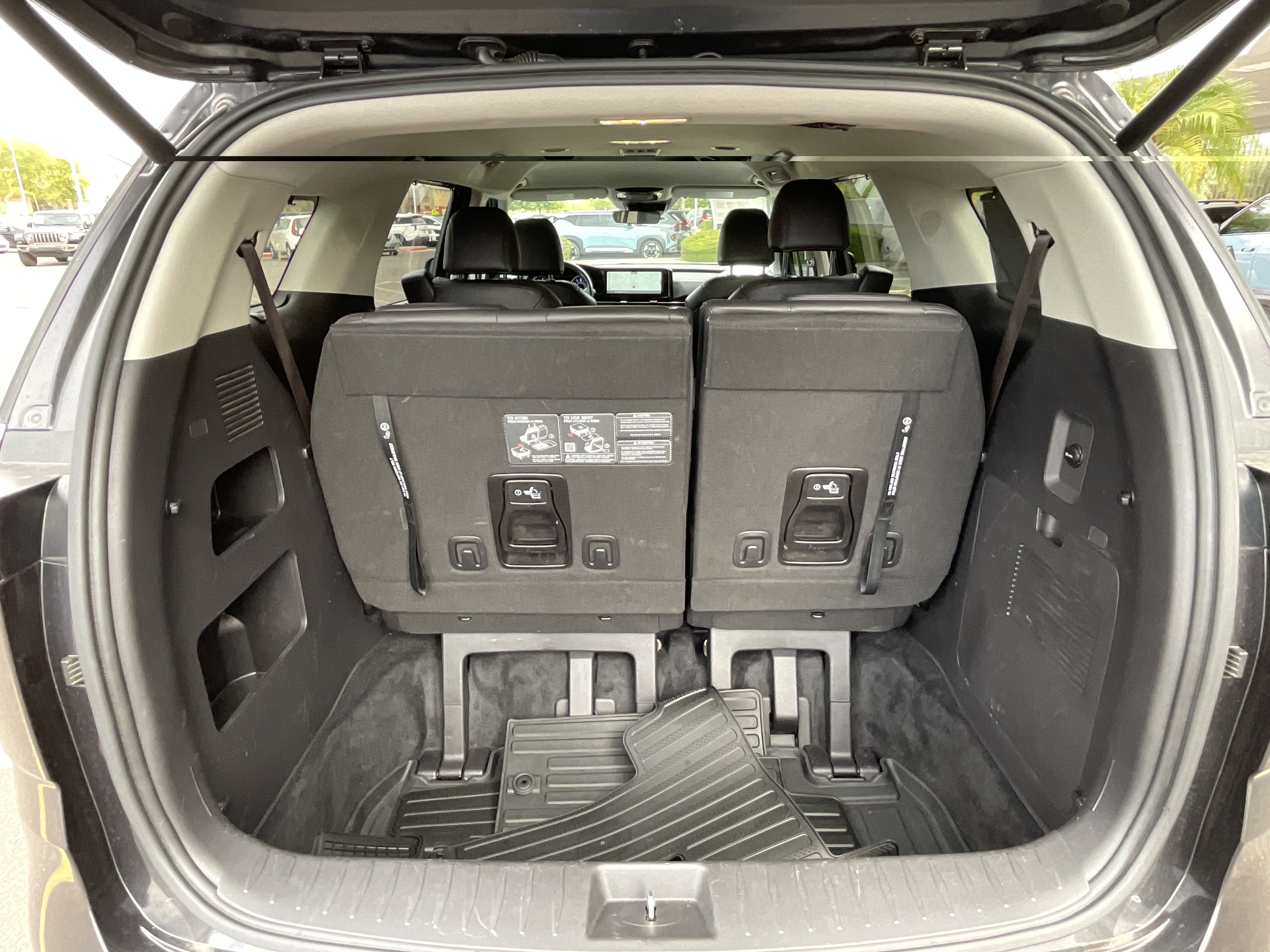 2024 Kia Carnival EX* 1 OWNER