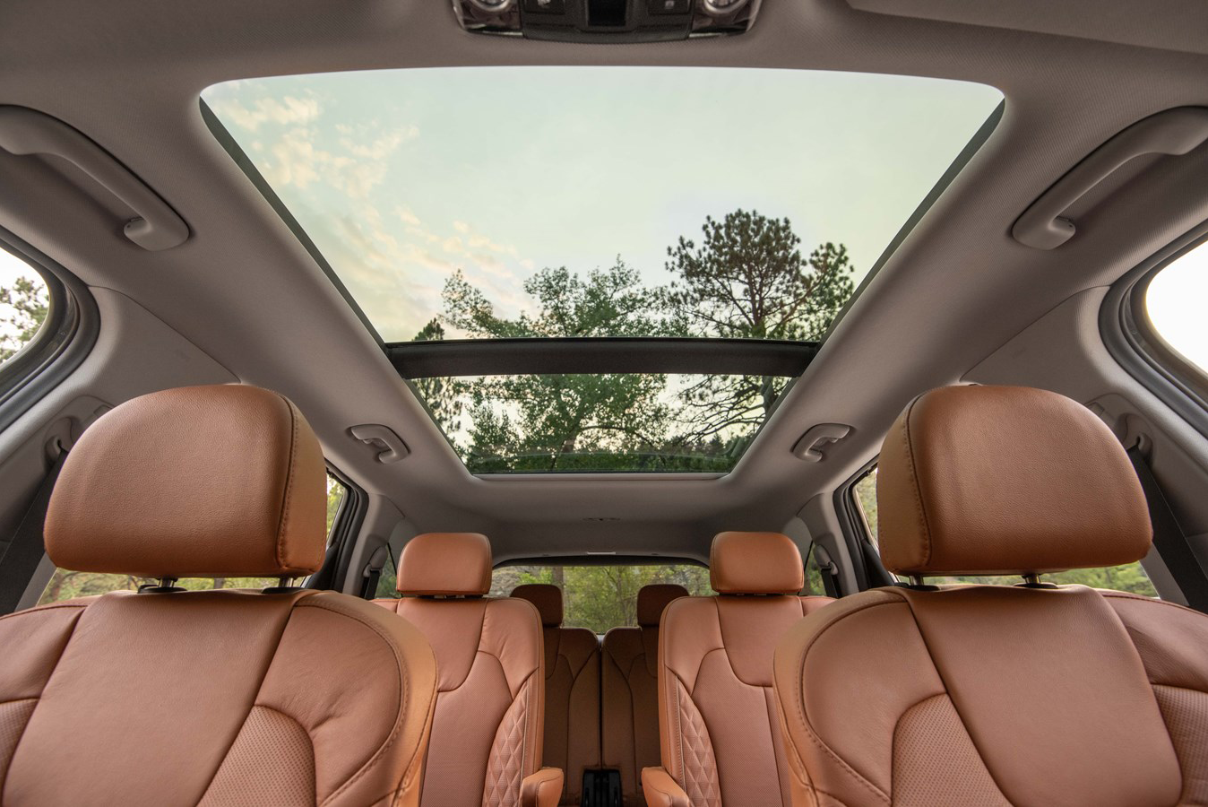 Shoppers choose from 7-seat or 6-seat layouts in the new Kia Sorento Hybrid.