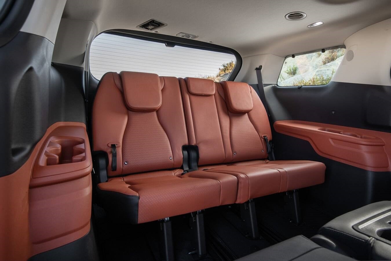 The Carnival interior is an immense 168 cubic feet for people and an ample 40.2 cubic feet in its cargo hold.