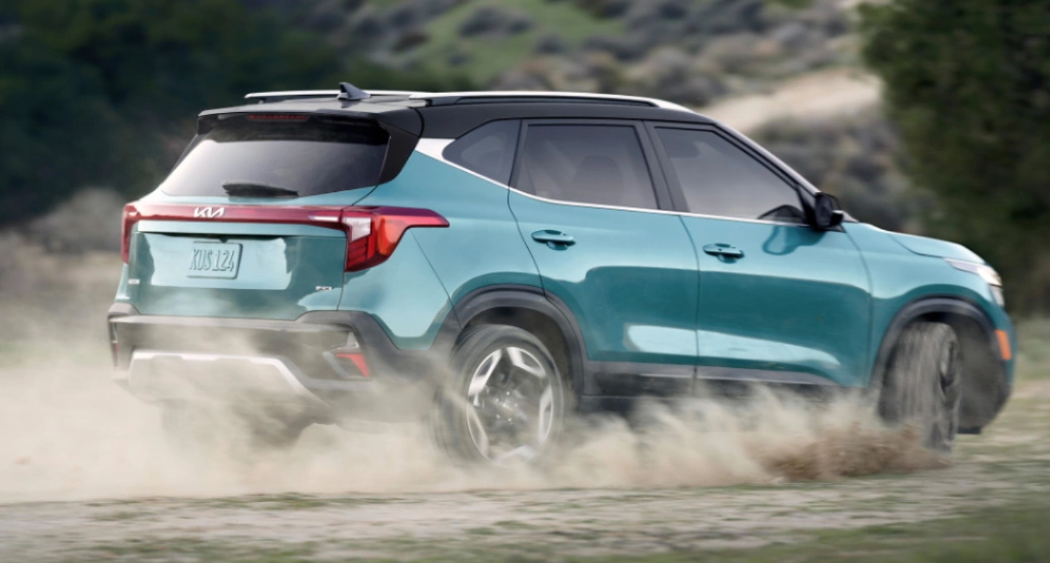 Red 2025 Kia Sportage front view