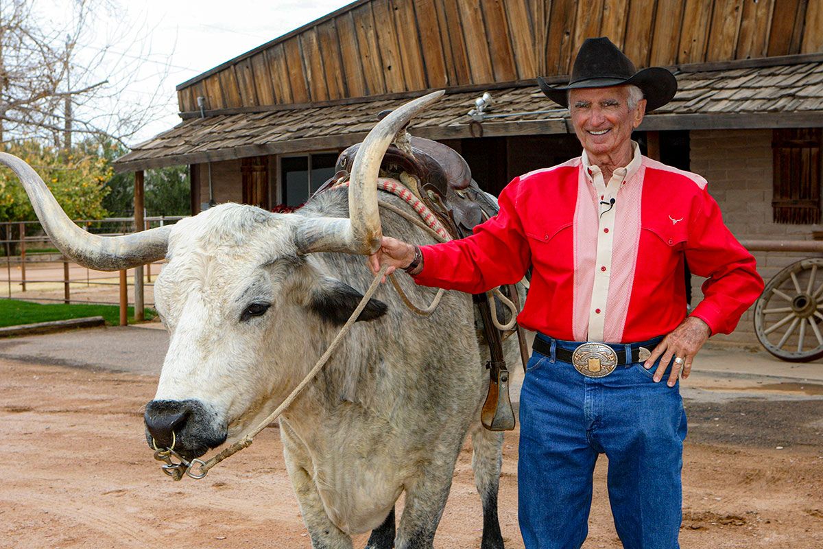 Tex Earnhardt of Earnhardt Peoria Kia in Peoria AZ